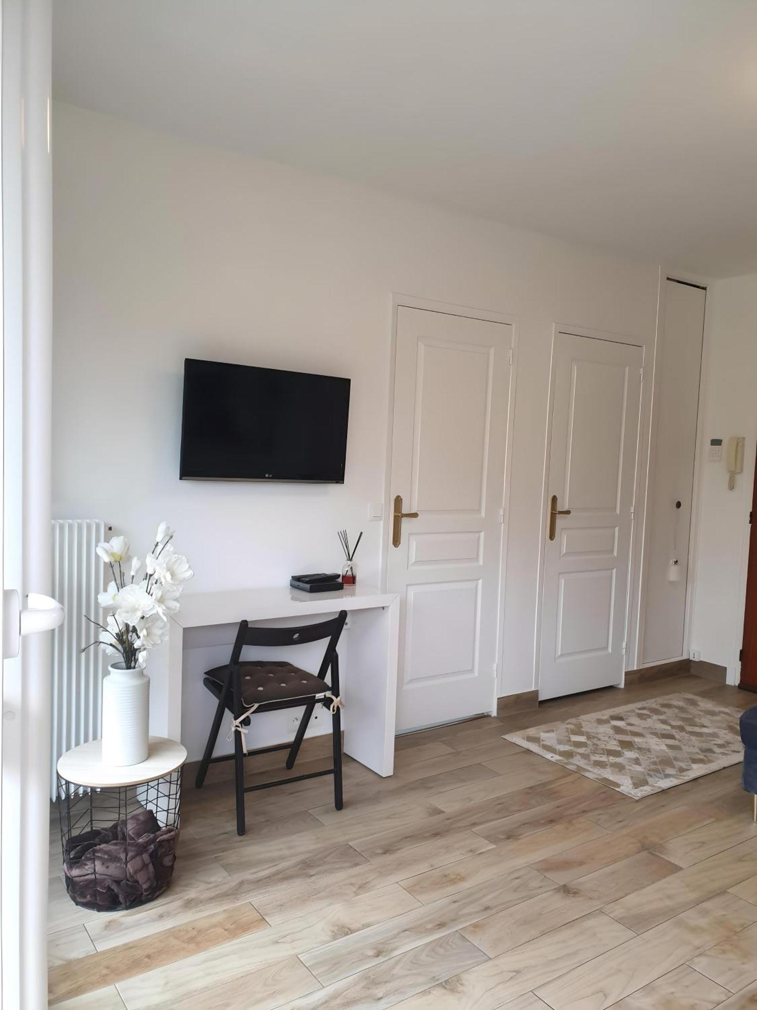 Appartement Avec Jardin Prive - 2 A 4 Voyageur Chaville Extérieur photo